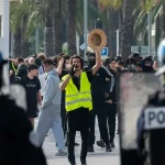Francúzskom otriasli masové protesty, zranených je 150 policajtov
