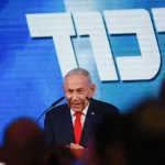 Izrael: Netanjahuov blok má 59 kresiel, na väčšinu chýbajú dva mandáty