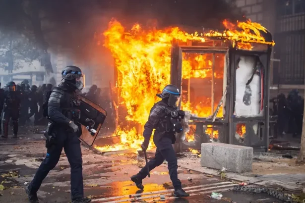 Izraelský líder: Vo Francúzsku ide o inváziu islamského extrémizmu