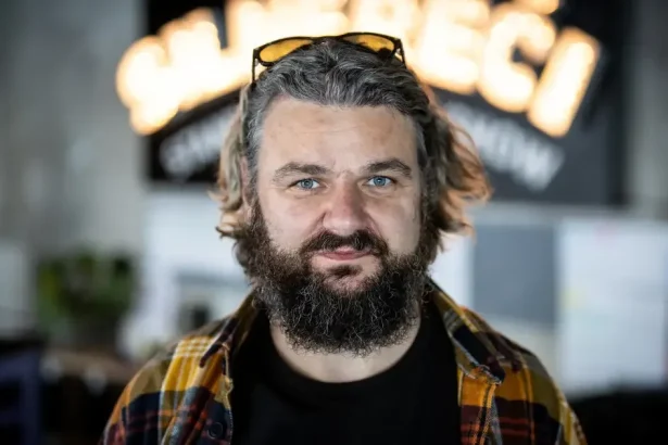 Komik kritizuje koalíciu: Taraba a Šimkovičová satiru nezvládajú, moc nemá základy