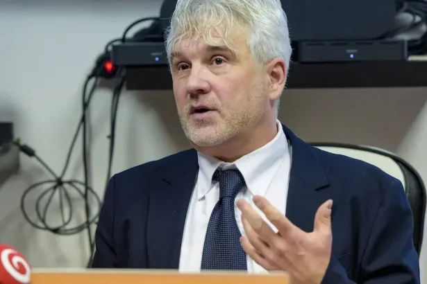 Komisár pre deti chce posilniť autoritu učiteľov a bezpečnosť v triedach