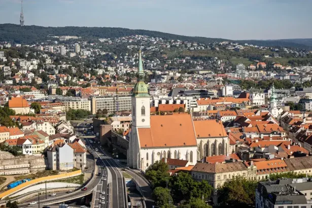 Kompletný zoznam kandidátov na starostov bratislavských mestských častí vo voľbách 2026