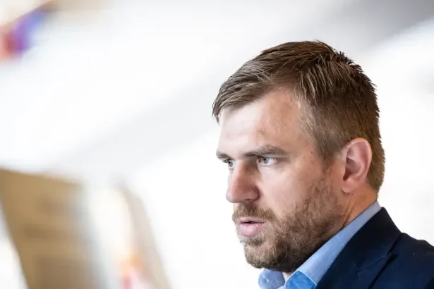 Kuffa pripustil, že sa ministrom nemusí stať. Chýbajú dokumenty, našli podozrivé zmluvy