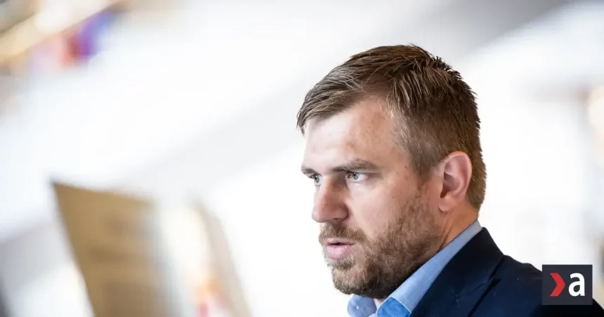 Kuffa pripustil, že sa ministrom nemusí stať. Chýbajú dokumenty, našli podozrivé zmluvy