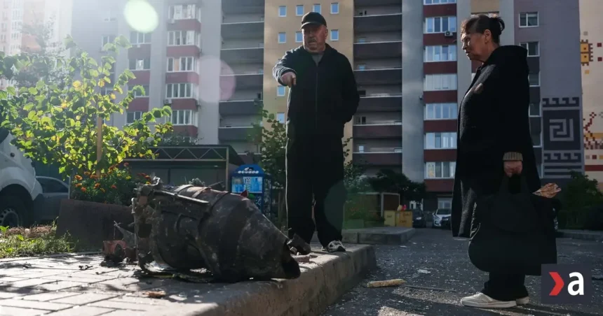 Kyjev zasiahol dronový útok, jedna osoba neprežila
