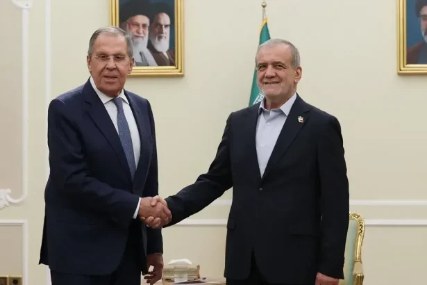 Lavrov navštívil Irán, krajiny hovoria o historicky úzkej spolupráci