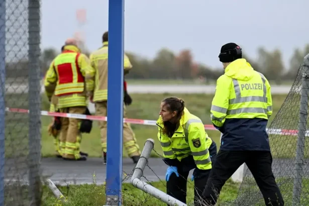 Lipsko: Auto zrejme prerazilo letiskový plot, polícia prešetruje incident