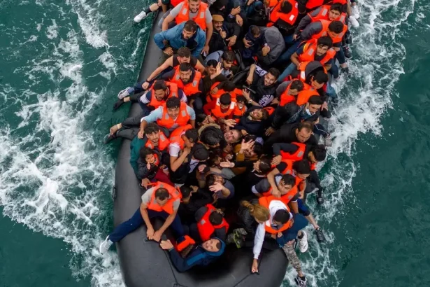 Loď s migrantmi sa potopila pri východnom pobreží Afriky, zomrelo vyše sto ľudí
