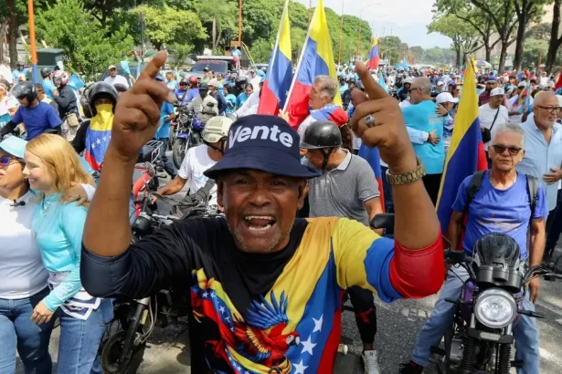 Machado sa vrátila do Venezuely, Nobelov výbor žiada demokratickú premenu krajiny