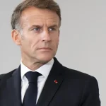 Macron obviňuje sociálne siete z vyostrovania napätia pri protestoch vo Francúzsku