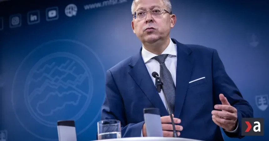 Minister financií sa chváli stabilným ratingom. O rok nechcel hovoriť