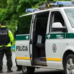 Mladík, ktorý sa pred školou vyhrážal dievčine nožom, je vo väzbe