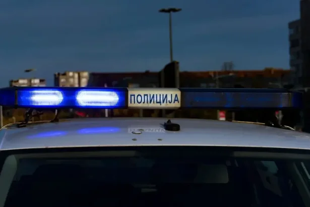 Mladík s nožmi napadol strážnika pred izraelskou ambasádou v Srbsku, ten ho zastrelil