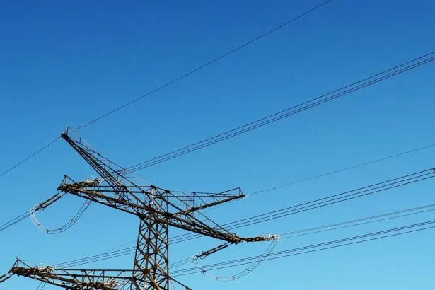 Muž pri krádeži ističov v Lučenci utrpel ťažké zranenia po zásahu elektrickým prúdom