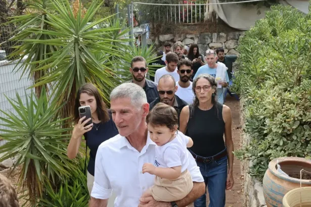 Muž s nožom sa vyhrážal izraelskému opozičnému lídrovi, polícia ho zadržala