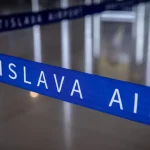 Na bratislavskom letisku objavili v lietadle neznámu bielu látku, cestujúci čakali