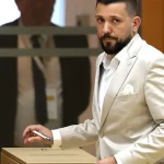 Nemecká AfD po odmietnutí BMW oslavuje Teslu od Elona Muska