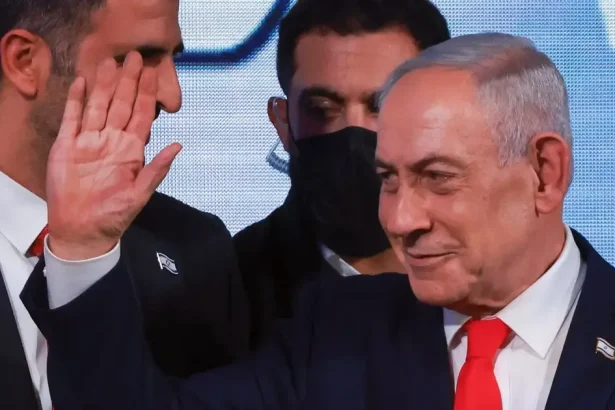 Netanjahuova strana spochybňuje voľby a obviňuje arabské strany z podvodov a násilia