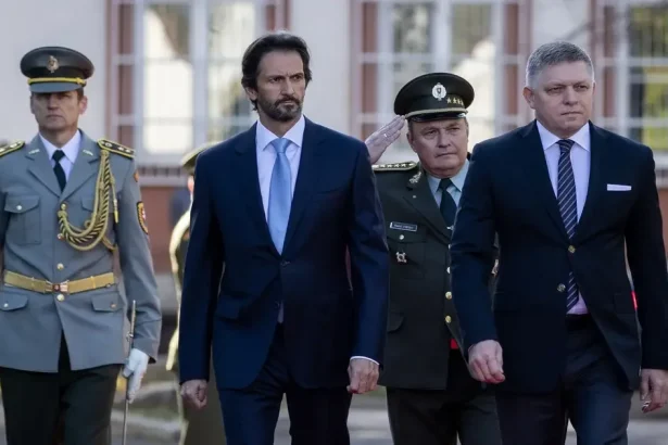 Nie sme stotožnení s vlastným štátom a stále sa ešte hľadáme, tvrdí profesor Bátora