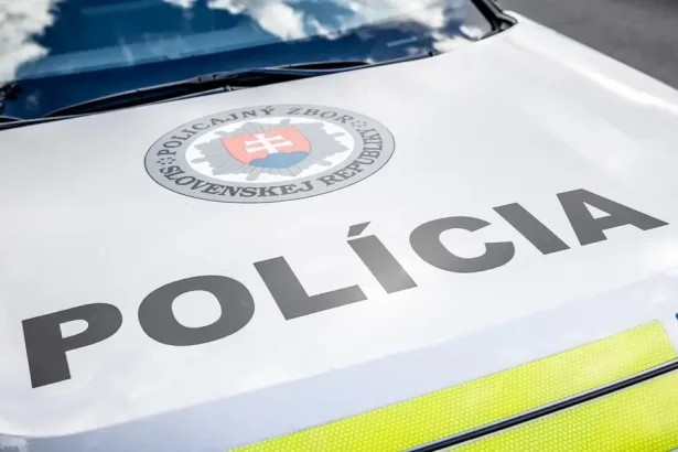 Nitrianski policajti zadržali muža, ktorý na internete vyhrážal zabíjaním