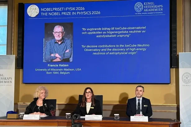 Nobelovu cenu za fyziku získal Francis Halzen z Belgicka za objavy v astrofyzike