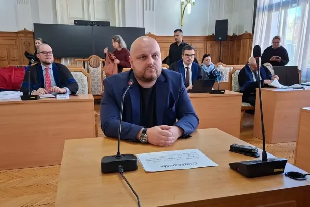 Online z kauzy Očistec: Vypovedá prokurátor Repa, kameramani dostali stopku