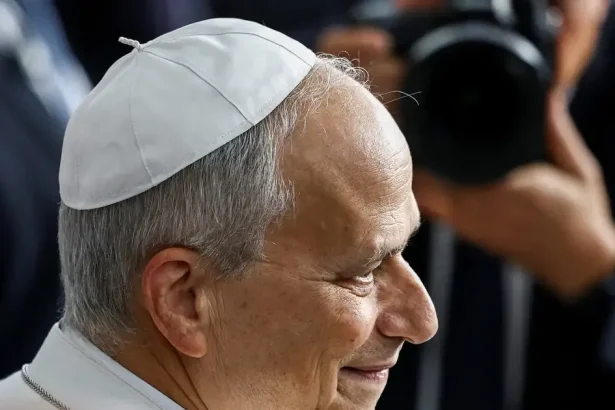Pápež Lev XIV. vyšiel z nemocnice štyri dni po operácii pľúc