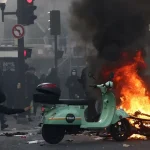 Paríž predlžuje nočný zákaz vychádzania, bezpečnostné zložky sa chystajú na nové protesty