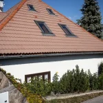 Po kariére vo verejnoprávnych médiách si kúpil vilu pri Bonaparte. Vlastní aj haciendu
