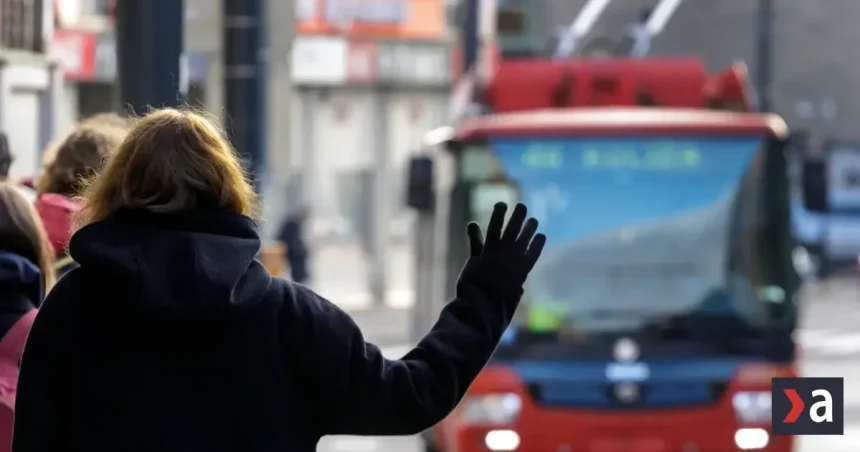 Po útoku v Staškove napadol muž v Bratislave študentov medicíny čakajúcich na autobus