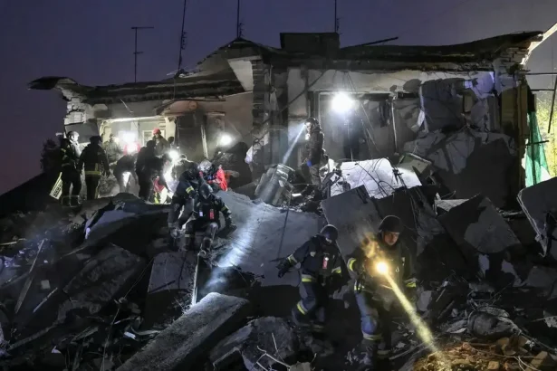 Počet obetí v Záporoží stúpol na 11, pod troskami budov po ruskom nálete zomreli aj deti