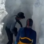 Pod Himalájami zabilo lavína 15 ľudí, pátranie prerušené