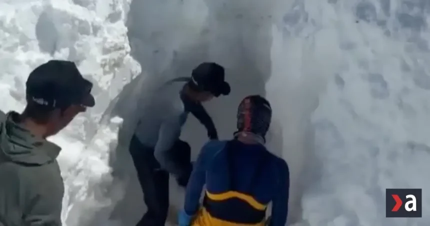 Pod Himalájami zabilo lavína 15 ľudí, pátranie prerušené