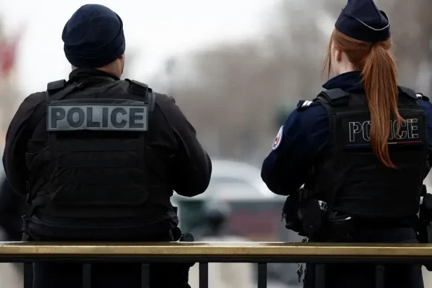 Polícia zadržala mladistvého po streľbe na škole v južnom Francúzsku