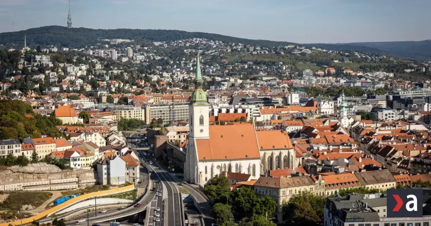 Poslanci hlasujú o rozpočte, opozícia ho nazýva „rozpočtom hrôzy“