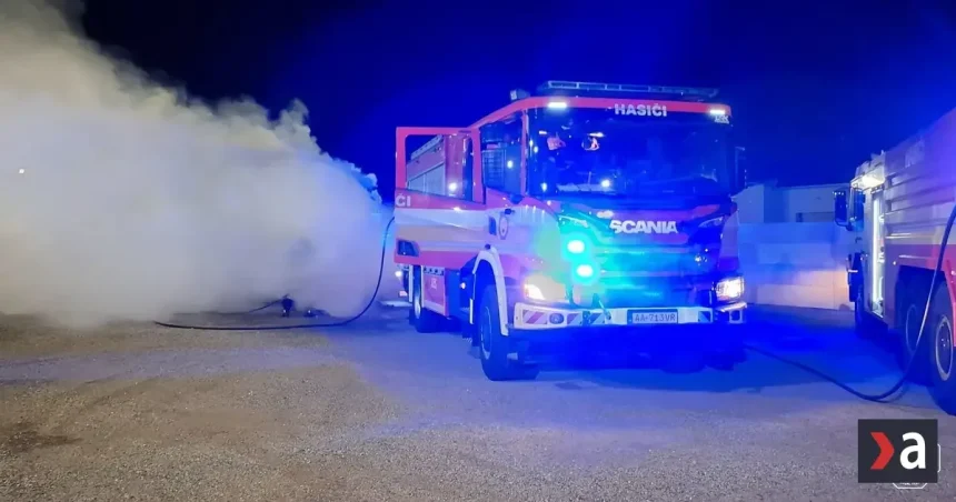 Požiar ťahača v Hlohovci spôsobil škodu 25-tisíc eur, príčina je neznáma