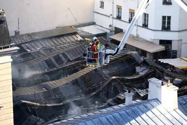 Požiar zničil najstaršiu parížsku halu, mesto stratilo turistickú atrakciu