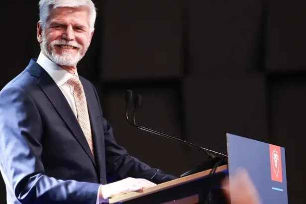 Prezident sa vrátil z dovolenky v Maroku, aby mohol voliť