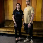 Prežil mikrosmrť aj stratu nôh. Teraz bojuje za pravdu o vojne, tvrdí veterán Oleksandr