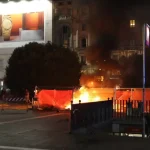 Protestujúci zaútočili kameňmi na policajtov, v Miláne uzavreli stanicu metra Duomo