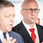 Ráž je pred voľbami v mimoriadnej blamáži