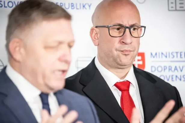 Ráž je pred voľbami v mimoriadnej blamáži