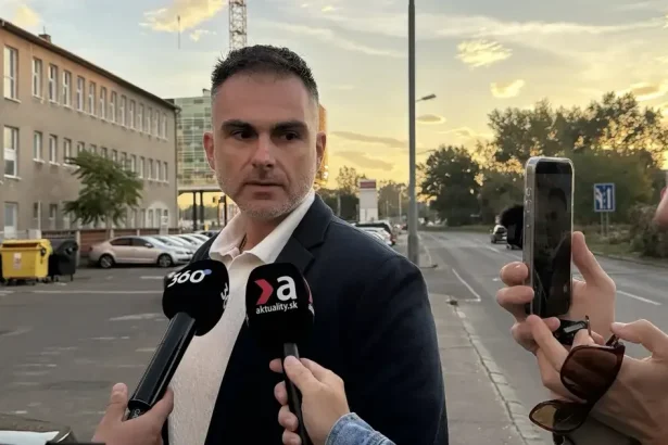 Rezort tlačí na Úrad na ochranu oznamovateľov pre Svítka bez funkcie a platu