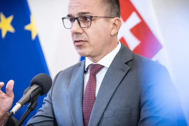 Rušenie transakčnej dane sa pripravuje, avizuje minister práce Tomáš