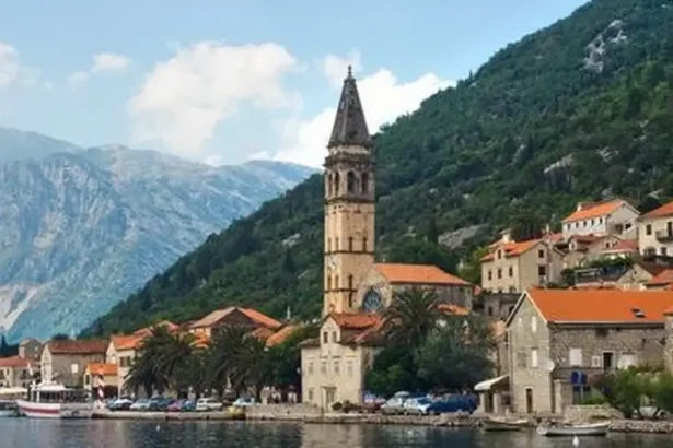 Šéf ruského propagandistického kanála Rybar hrozí Čiernej Hore žalobou