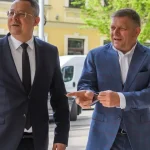 Skončí sa rozprávka o Ficovom sociálnom štáte? Za úroky dáme ročne ako za 20 nemocníc.