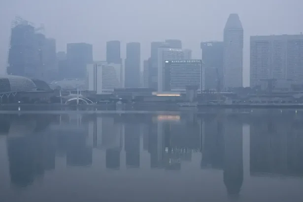 Smog z indonézskych požiarov dusí juhovýchodnú Áziu, chorých rýchlo pribúda