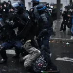 Státisíce ľudí protestovali vo Francúzsku, došlo aj k zrážkam s políciou