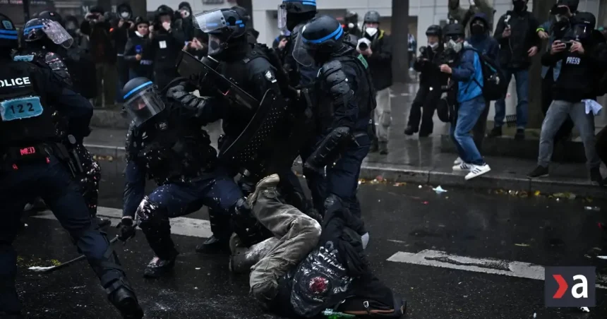 Státisíce ľudí protestovali vo Francúzsku, došlo aj k zrážkam s políciou