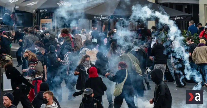 Študentské protesty v Bruseli sa zvrhli na strety s políciou